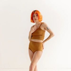 ARQ CROP TANK, toffee